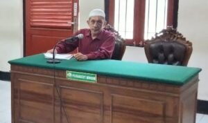 Doc. Salah satu penggugat, Yulianto Kiswocahyono menghadiri sidang lanjutan perkara sengketa Apartemen Pavilion Permata 2 di Pengadilan Negeri Surabaya, Rabu (5/3/2025). Yulianto menyampaikan harapannya agar putusan pengadilan dapat memberikan kepastian hukum bagi para pemilik unit apartemen. (Foto Dokumentasi: Eko Wahyu).