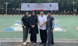 Doc. Perwakilan keluarga Sadikin Kartaatmadja bersama kuasa hukum dan pendamping hukum berfoto bersama usai menyampaikan aspirasi terkait sengketa tanah yang telah berlangsung sejak tahun 1977. (Rabu, 5 Maret 2025 - Foto Dokumentasi: Tri Budi. W).