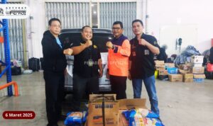 Doc. Kolaborasi dan sinergi antara Advokat & Paralegal PERADI WPI dengan tim relawan di Posko Banjir. Bersama kita kuat, bersama kita peduli. (Bekasi, 6/3/2025 – Foto Dokumentasi: Feradi WPI Official).