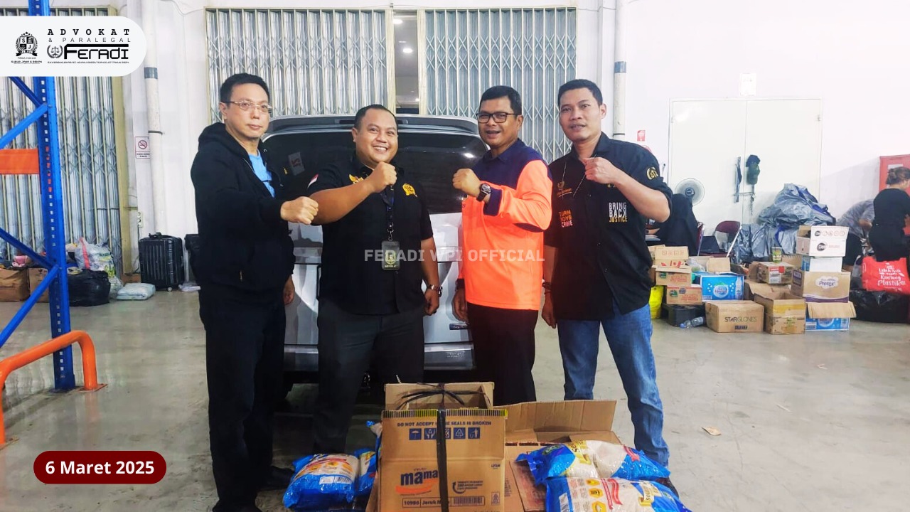 Doc. Kolaborasi dan sinergi antara Advokat & Paralegal PERADI WPI dengan tim relawan di Posko Banjir. Bersama kita kuat, bersama kita peduli. (Bekasi, 6/3/2025 – Foto Dokumentasi: Feradi WPI Official).