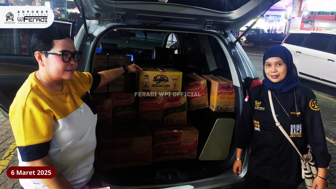 Doc. Distribusi bantuan logistik oleh Tim Advokat & Paralegal PERADI WPI. Bantuan berupa sembako dan kebutuhan pokok lainnya disalurkan langsung kepada warga terdampak banjir sebagai bentuk kepedulian dan dukungan. (Bekasi, 6/3/2025 – Foto Dokumentasi: Feradi WPI Official).