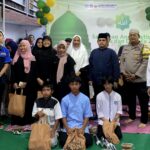 Doc. Momen foto bersama usai acara buka puasa dan santunan yatim piatu serta duafa yang digelar oleh Karang Taruna RW 03 Kebon Kelapa, Gambir, Jakarta Pusat, dengan tokoh masyarakat dan aparat setempat. (23/3/2025 – Foto Dokumentasi: Maulana Syarif).