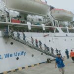 Doc. Sejumlah Kapal Pelni yang mengangkut ribuan pemudik dari berbagai daerah tiba di Pelabuhan Benoa. Arus mudik Lebaran tahun ini mengalami lonjakan signifikan, dengan puncak kepadatan terjadi pada 26 Maret dan diperkirakan kembali meningkat pada 28 Maret. (Denpasar, Bali, 26/3/2025 – Foto Dokumentasi: Witanto).