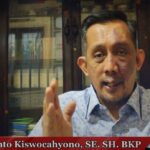 Doc. Yulianto Kiswocahyono, SE., SH., BKP, saat memberikan kuliah tentang hukum perpajakan. Dalam pemaparannya, ia menyoroti pentingnya kepatuhan pajak sebagai pilar pembangunan negara serta mengajak masyarakat untuk menyampaikan kritik terhadap kebijakan perpajakan melalui jalur hukum yang konstitusional. (Foto Dokumentasi: Eko Wahyu).