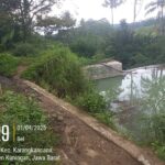 Doc. Embung Desa di Jabranti, Kecamatan Karangkancana, Kabupaten Kuningan, Jawa Barat, yang dikeluhkan warga karena belum memberikan manfaat optimal. Warga berharap proyek senilai Rp 475.257.000 ini dapat segera difungsikan untuk irigasi pertanian agar lahan mereka tidak mengalami kekeringan. (Foto Dokumentasi: Muh. Ismail).