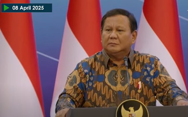Doc. Presiden Republik Indonesia Prabowo Subianto menyampaikan pidato dalam forum Sarasehan Ekonomi di Menara Mandiri, Jakarta, pada 8 April 2025. Acara tersebut mengangkat tema “Memperkuat Daya Tahan Ekonomi Indonesia di Tengah Gelombang Perang Tarif Dagang”. (Foto Dokumentasi: Eko Wahyu - Sumber Foto Dokumentasi: Screenshot YouTube KOMPASTV).