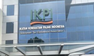Doc. Tampak bagian depan gedung Ikatan Konsultan Pajak Indonesia (IKPI) yang menjadi asosiasi resmi para konsultan pajak di Indonesia. Dalam forum sosialisasi bersama PPPK Kemenkeu, IKPI turut memberikan dukungan atas kebijakan pelaporan bulanan konsultan pajak yang mulai diterapkan pada tahun 2026. (Sumber Foto Dokumentasi: Eko Wahyu - Screenshot dari laman resmi ikpi.or.id).