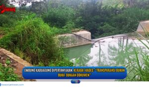 Doc. Kondisi Embung Desa Kaduagung, Kecamatan Karangkancana, Kabupaten Kuningan, yang dibangun dengan anggaran sekitar Rp475 juta dari Dana Desa Tahun 2024. Meski proyek tahap pertama diklaim telah rampung, aliran air ke lahan pertanian belum berjalan optimal, memicu sorotan publik terhadap efektivitas dan transparansi anggaran. (Foto Dokumentasi: Muh. Ismail).