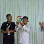 Doc. Simbol apresiasi: Bupati Kuningan menerima penghargaan dari Google for Education yang diserahkan dalam seremoni penutupan program sebagai bentuk komitmen digitalisasi pendidikan di daerah. (Sumber Foto Dokumentasi: SANGAJINEWS.COM).