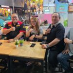 Doc. Ketua Umum FERADI WPI, Advokat Donny Andretti, S.H., S.Kom., M.Kom., C.Md., C.PFW bersama jajaran pengurus dan peserta magang dalam pertemuan santai di Jakarta, 2 Mei 2025. Pertemuan ini menjadi bagian dari komitmen FERADI WPI dalam membina calon-calon profesional muda di bidang hukum melalui program magang langsung bersama para advokat senior. (Foto Dokumentasi: FERADI WPI Official).