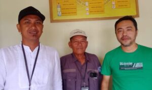 Doc. Kuasa Hukum dari FERADI WPI, G. Limbong, bersama perwakilan masyarakat dan pihak terkait usai pertemuan dengan Unit Reskrim Polsek Karang Baru, Aceh Tamiang, dalam rangka mendorong proses restorative justice pada Senin, 13 Mei 2025. Pertemuan berlangsung di ruang Reskrim Polsek Karang Baru yang dihadiri secara tertutup untuk menjaga etika proses hukum yang sedang berjalan. (Foto Dokumentasi: FERADI WPI Official).