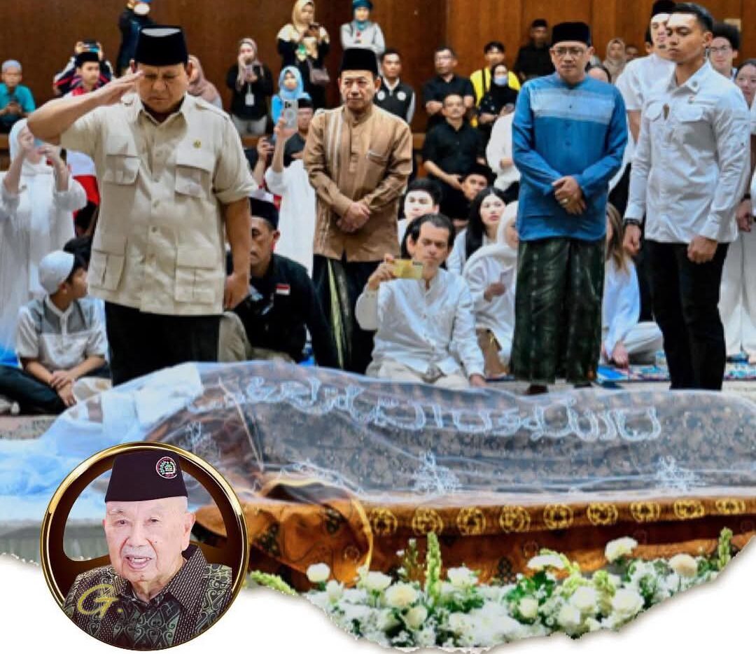 Doc. Presiden RI, H. Prabowo Subianto memberikan penghormatan terakhir kepada almarhum H. Eddie M. Nalapraya di rumah duka. Dalam kesempatan tersebut, Presiden menyampaikan rasa duka mendalam dan mengenang sosok almarhum sebagai seorang patriot sejati dan tokoh pencak silat yang sangat berjasa. Prosesi penghormatan dihadiri keluarga besar, tokoh masyarakat, serta para pelayat dari berbagai kalangan. (Foto Dokumentasi: NR – kawanjarinews.com).