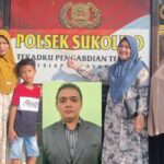 Doc. Bu Kusmiyati dan Bu Hartatik bersama pendamping saat mendatangi Polsek Sukolilo, Kabupaten Pati. Mereka hadir didampingi tim kuasa hukum dari FERADI WPI DPC Pati untuk meminta salinan BAP dan kejelasan status hukum terkait laporan dugaan penghinaan. (Foto Dokumentasi: FERADI WPI Official).