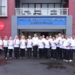 Doc. Seluruh Aparatur Sipil Negara (ASN) Dinas Komunikasi dan Informatika Kabupaten Kuningan menunjukkan dokumen Pakta Integritas yang telah ditandatangani, sebagai bentuk komitmen bersama terhadap profesionalisme dan integritas dalam pelayanan publik, Rabu (21/5/2025). (Foto Dokumentasi: Moh. Ismail).