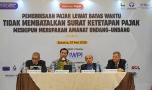 Doc. Para pembicara dalam Seminar Nasional Pajak bertema “Pemeriksaan Pajak Lewat Batas Waktu Tidak Membatalkan Surat Ketetapan Pajak Meskipun Merupakan Amanat Undang-Undang” yang digelar di Hariston Hotel & Suites, Jakarta Utara, Selasa (27/5/2025). Acara ini diselenggarakan oleh Perkumpulan Profesi Pengacara dan Praktisi Pajak Indonesia (P5I) dan disponsori utama oleh Ikatan Wajib Pajak Indonesia (IWPI). (Foto Dokumentasi: Eko Wahyu).