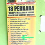Doc. Poster ini menampilkan daftar 18 perkara yang dapat diselesaikan melalui mekanisme penyelesaian adat di tingkat gampong (desa) di Aceh, termasuk perkara seperti perselisihan dalam rumah tangga, pencurian ringan, fitnah, dan pengancaman. (Foto Dokumentasi: Giwa).