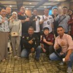 Doc. Para peserta diskusi kebangsaan dan advokasi berkumpul dalam suasana akrab di Bakmi GM, Jalan Gajah Mada, Jakarta Barat. Kegiatan ini mempererat sinergi antarorganisasi dan tokoh masyarakat yang peduli terhadap isu sosial dan hukum. (Foto Dokumentasi: Nabila – Kontributor kawanjarinews.com).