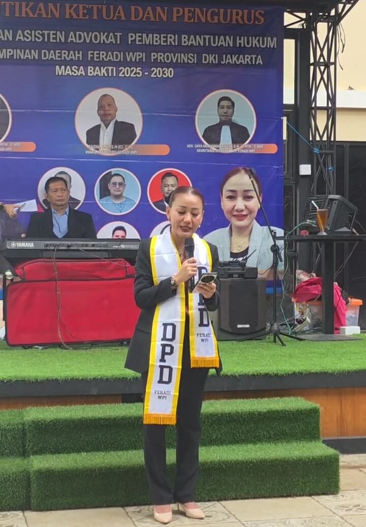 Doc. Ketua DPD FERADI WPI Provinsi DKI Jakarta Harriani Bianca Dayana, C.SH., memberikan sambutan resmi pertamanya dalam acara pelantikan, ia menekankan komitmen terhadap pelayanan bantuan hukum yang profesional dan berintegritas. (Foto Dokumentasi: FERADI WPI Official).