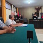 Doc. Suasana sidang perkara perdata antara PT Arion Indonesia melawan tiga ASN Kementerian Keuangan di Pengadilan Negeri Malang, Selasa, 3 Juni 2025. Terlihat majelis hakim yang dipimpin oleh Achmad Soberi, S.H., M.H., tengah memimpin persidangan dengan agenda pemeriksaan legal standing para pihak. Pihak penggugat hadir lengkap, sementara tergugat tidak hadir tanpa keterangan. (Foto Dokumentasi: Eko Wahyu).