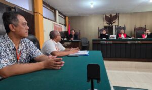 Doc. Suasana sidang perkara perdata antara PT Arion Indonesia melawan tiga ASN Kementerian Keuangan di Pengadilan Negeri Malang, Selasa, 3 Juni 2025. Terlihat majelis hakim yang dipimpin oleh Achmad Soberi, S.H., M.H., tengah memimpin persidangan dengan agenda pemeriksaan legal standing para pihak. Pihak penggugat hadir lengkap, sementara tergugat tidak hadir tanpa keterangan. (Foto Dokumentasi: Eko Wahyu).