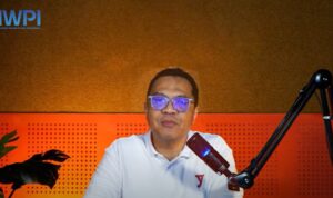 Doc. Ketua Umum IWPI, Rinto Setiyawan, saat menyampaikan pernyataan resmi melalui siaran kanal YouTube IWPI. Dalam siaran tersebut, IWPI mendorong percepatan pembentukan Badan Penerimaan Negara (BPN) sebagai langkah strategis reformasi struktural pengelolaan penerimaan negara di era pemerintahan Presiden terpilih Prabowo Subianto. (Foto Dokumentasi: Eko Wahyu).