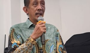 Doc. Ketua Komite Tetap Bidang Fiskal dan Moneter Kadin Jawa Timur, Yulianto Kiswocahyono, SE., SH., BKP, saat memberikan pernyataan terkait pengesahan Perda Pajak Daerah dan Retribusi Daerah oleh DPRD Kota Malang. Senin (16/6/2025). Ia menyoroti dampak kebijakan pajak terhadap pelaku UMKM dan menyarankan evaluasi ulang atas batas omzet yang ditetapkan. (Foto Dokumentasi: Eko Wahyu).