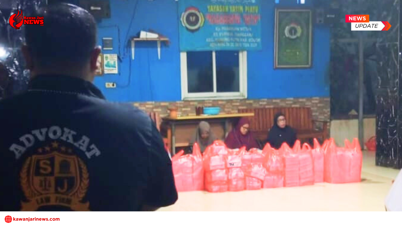 Doc. Revan Pratama SH.C.PFW, Wakil Ketua Umum DPP FERADI WPI, tengah mempersiapkan penyaluran 60 paket nasi box di Yayasan Panti Asuhan Mahabbatul Yatim, yang berlokasi di Jl. Raya Ciangsana No.40, Ciangsana, Kecamatan Gunung Putri, Kabupaten Bogor, Jawa Barat. Aksi ini merupakan bagian dari pelaksanaan Instruksi Nasional DPP FERADI WPI dalam program berbagi makanan setiap hari Jumat. (Sumber Foto Dokumentasi: FERADI WPI Official).