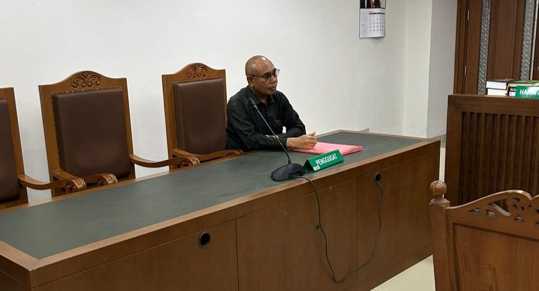 Doc. Kuasa Hukum dari IWPI, Yusman Arifin, S.H., hadir di dalam ruang sidang Pengadilan Negeri Jakarta Pusat dalam agenda sidang perdana perkara perdata nomor 406/Pdt.G/2025/PN Jkt.Pst, pada Selasa (8/7/2025). (Foto Dokumentasi: Eko Wahyu – kawanjarinews.com).