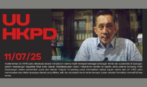 Doc. Yulianto Kiswocahyono, Wakil Ketua Komite Tetap Bidang Fiskal dan Moneter KADIN Jawa Timur, saat memberikan pernyataan dalam diskusi publik mengenai implementasi UU HKPD, Jakarta, 11 Juli 2025. Ia menyoroti perlunya evaluasi menyeluruh terhadap UU HKPD karena masih terdapat tantangan teknis dan substansial di berbagai daerah. (Sumber Foto: Eko Wahyu – kawanjarinews.com).