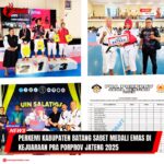Doc. Momen kemenangan kontingen PERKEMI Kabupaten Batang di Kejuaraan PRA PORPROV Jateng 2025 di UIN Salatiga. Labibatus Tsurayya raih emas randori putri kelas 55–60 kg. Tampak pelatih, official, dan hasil perolehan medali resmi. (Foto Dokumentasi: Riskon).