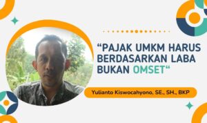 Doc. Yulianto Kiswocahyono, SE., SH., BKP, pengamat perpajakan, menyampaikan pandangannya bahwa skema pajak UMKM seharusnya tidak lagi berbasis omzet, melainkan pada laba usaha. Menurutnya, pendekatan berbasis omzet cenderung tidak adil karena tidak mencerminkan kemampuan riil pelaku usaha dalam membayar pajak. (Foto: Eko Wahyu – kawanjarinews.com).