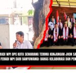 Doc. Kiri: Momen sesi pertemuan santai antara Ketua DPC FERADI WPI Kota Semarang, Sukindar, dengan salah satu anggota FERADI WPI asal Banyuwangi, Jhon Sambo, S.H., M.H., yang berlangsung dalam suasana kekeluargaan. Kanan: Dokumentasi resmi jajaran pengurus dan anggota FERADI WPI bersama Ketua Umum FERADI WPI, Adv. Donny Andretti, S.H., S.Kom., M.Kom., C.MD., C.PFW., C.MDF., dalam agenda terpisah. Gambar ini tidak terkait langsung dengan pertemuan antara Sukindar dan Jhon Sambo, namun merupakan bagian dari dokumentasi organisasi FERADI WPI. (Foto Dokumentasi: FERADI WPI Offical).