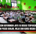 Doc. Suasana kegiatan belajar mengajar di SDN Kayuringin Jaya 16, Kota Bekasi, di mana para siswa terpaksa duduk lesehan dengan meja lipat pribadi akibat kerusakan fasilitas pasca-banjir besar Maret lalu. Meja dan kursi yang rusak parah membuat proses pembelajaran dilakukan tanpa perabot standar. (Foto: NR – kawanjarinews.com).