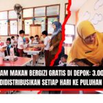 Doc. Suasana makan bersama siswa di salah satu sekolah dasar di Kota Depok yang menjadi penerima Program Makan Bergizi Gratis. Guru turut mendampingi siswa saat menyantap makanan yang disiapkan melalui Dapur Sehat Anak Negeri. Setiap harinya, lebih dari 3.000 porsi makanan bergizi didistribusikan ke puluhan sekolah di wilayah tersebut. (Foto: NR – kawanjarinews.com).