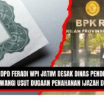 Doc. Kiri: Ilustrasi ijazah kelulusan. Kanan: Ketua DPD FERADI WPI Jawa Timur, Ari Bagus Pranata, saat berada di depan kantor BPK RI Perwakilan Provinsi Jawa Timur (Dok. FERADI WPI).