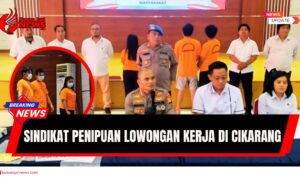 Doc. Para tersangka sindikat penipuan lowongan kerja di Cikarang Utara, Kabupaten Bekasi, saat diamankan oleh pihak kepolisian. Sindikat ini telah merugikan 29 korban dengan total kerugian mencapai Rp250 juta dengan modus meminta biaya administrasi Rp5 juta melalui yayasan fiktif. Gambar ini menunjukkan para tersangka saat konferensi pers pengungkapan kasus. (NR – kawanjarinews.com).