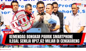 Doc. Menteri Perdagangan Budi Santoso memegang barang bukti saat konferensi pers pengungkapan praktik perakitan dan perdagangan smartphone ilegal senilai Rp17,62 milia. Kemendag menyita ribuan unit handphone rakitan ilegal yang dijual melalui marketplace serta ratusan koli aksesoris yang diselundupkan dari Tiongkok. (NR – kawanjarinews.com).