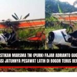 Doc. Kondisi pesawat latih milik Federasi Aerosport Seluruh Indonesia (FASI) yang jatuh di kawasan Ciaruteun, Kecamatan Ciampea, Kabupaten Bogor, Minggu (3/8/2025) pagi. Dalam insiden ini, Marsma TNI (Purn) Fajar Adrianto dinyatakan gugur. Tim investigasi gabungan dari TNI AU, KNKT, dan FASI tengah menyelidiki penyebab kecelakaan. (Foto: Arden Suhadi-kawanjarinews.com).