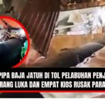 Doc. Enam pipa baja besar jatuh dari truk kontainer, menimpa empat kios di Pasar Cipluk, Rawa Bebek, dan melukai lima orang. Para korban langsung dilarikan ke klinik terdekat. Diduga rantai pengikat pipa putus. Sopir truk telah diamankan untuk penyelidikan lebih lanjut. Peristiwa ini menyebabkan kepanikan dan kerusakan parah pada kios-kios tersebut. Pihak berwenang masih menyelidiki penyebab pasti kecelakaan. (NR – kawanjarinews.com).