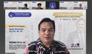 Doc. Ketua Umum Ikatan Konsultan Pajak Indonesia (IKPI) Vaudy Starworld, S.E., S.H., Ak., CA menjadi narasumber utama dalam Webinar Nasional P5I ke-30 bertema “Rancangan Peraturan Menteri Keuangan tentang Kuasa Hukum di Pengadilan Pajak: Upaya Mengubah Rechtsstaat Menjadi Taxstaat” yang diselenggarakan oleh Perkumpulan Profesi Pengacara dan Praktisi Pajak Indonesia (P5I) pada Jumat, 8 Agustus 2025, secara daring melalui Zoom Meeting. Acara ini membahas implikasi draf RPMK terhadap independensi kuasa hukum dan reformasi sistem peradilan perpajakan di Indonesia. (Foto: Eko Wahyu – kawanjarinews.com).