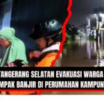 Doc. Petugas BPBD sedang mengevakuasi warga menggunakan perahu karet di kawasan perumahan yang tergenang banjir. Terlihat genangan air yang cukup tinggi di jalanan dan rumah-rumah warga. Gambar ini menggambarkan situasi darurat dan upaya evakuasi yang dilakukan oleh petugas BPBD untuk membantu warga terdampak banjir. (NR – kawanjarinews.com).