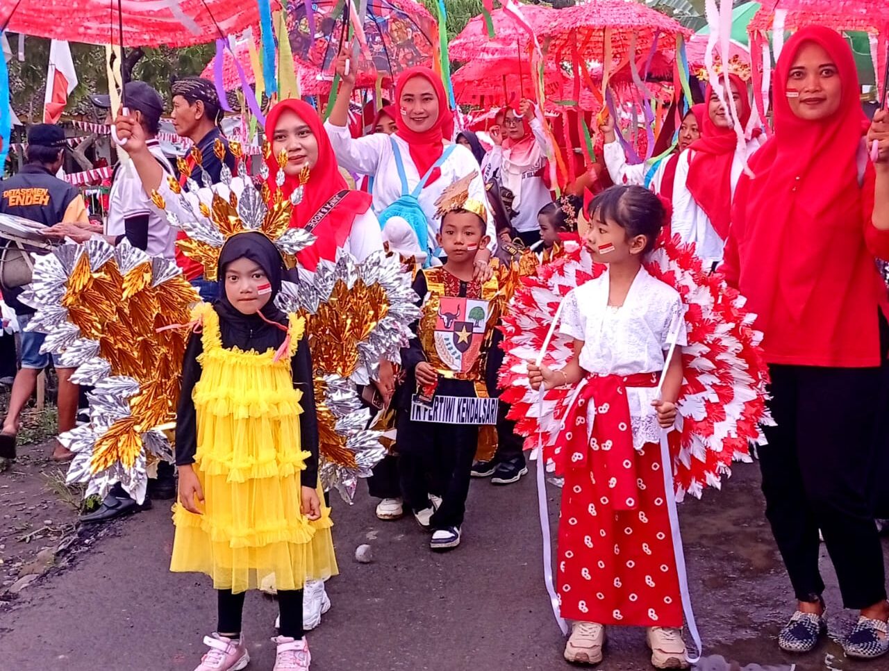 Dok: Partisipasi Peserta dalam karnaval peringatan Hari Ulang Tahun Kemerdekaan Republik Indonesia di Dukuh Dronjong, Kendalsari Pemalang (Foto: Soleh Hadi).