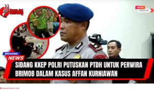 Doc. Kompol Cosmas Kaju Gae, Danyon Resimen 4 Korbrimob Polri, saat mengikuti sidang Komisi Kode Etik dan Profesi (KKEP) yang memutuskan pemberhentian tidak dengan hormat (PTDH). Dalam klause lingkaran dokumentasi, terlihat momen ketika korban Affan Kurniawan, pengemudi ojek online, diduga tertabrak kendaraan taktis (rantis) Brimob saat aksi demonstrasi ricuh di Jakarta. (NR – KawanJariNews.com).