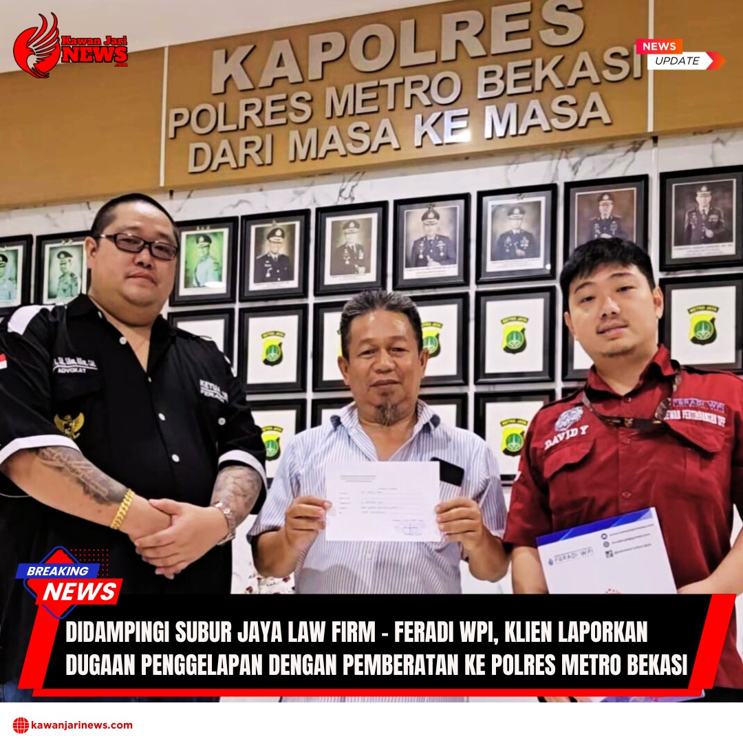 Doc. Tim hukum dari Subur Jaya Law Firm – FERADI WPI Advokat Donny Andretti, S.H., S.Kom., M.Kom., C.MDF., C.PFW., C.MDF., (kiri), bersama David Yuwono, S.E., M.M., MBA., C.PFW., C.MDF., (kanan) mendampingi klien (tengah) saat melaporkan dugaan penggelapan dengan pemberatan ke Polres Metro Bekasi (13/9/2025). (Foto: FERADI WPI Official).