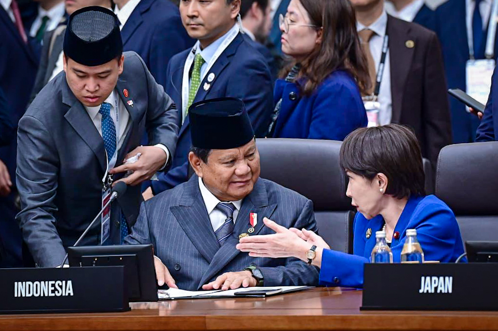 Doc. Presiden Republik Indonesia, Prabowo Subianto, berbicara dalam sesi APEC Economic Leaders’ Meeting di Hwabaek International Convention Centre (HICO), Gyeongju, Republik Korea, Jumat (31/10/2025). Terlihat para pemimpin ekonomi APEC hadir dalam forum tersebut. (Foto: BPMI Setpres).