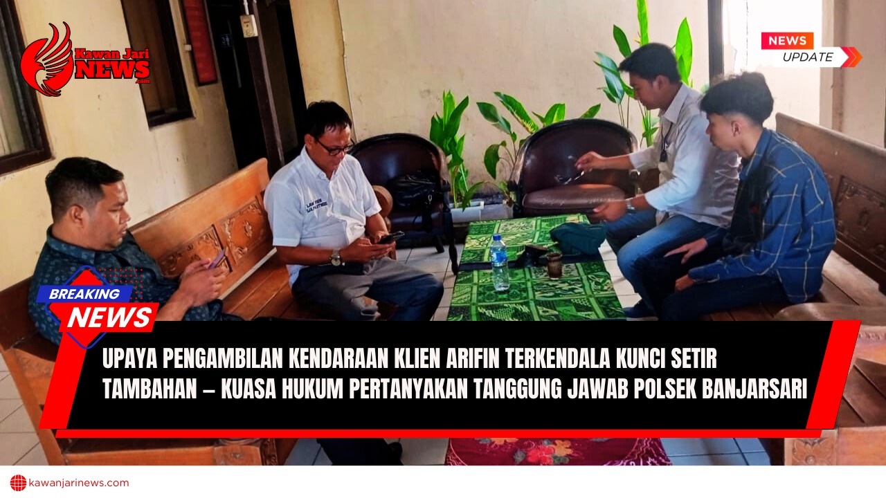 Doc. Kuasa Hukum M. Arifin, S.H., M.H. bersama pemilik kendaraan Zidan saat berdiskusi dengan Kanit Reskrim AKP Herawan di ruang Polsek Banjarsari Surakarta, membahas proses pengambilan kendaraan yang sebelumnya dititipkan oleh pihak debt collector. (Foto: Wakid)
