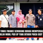 Doc. Ketua PBH Feradi WPI Advokat dan Paralegal DPC Kota Semarang, Sukindar C.S.H., C.PFW., C.MDF., bersama keluarga Mulyani dan Tasriah di depan Kantor Mandiri Tunas Finance Cabang Semarang seusai pertemuan membahas penyelesaian kasus penarikan kendaraan, Rabu (15/10/2025). (Foto: Ilma – Kontributor KawanJariNews.com).