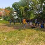 Doc. Anggota Koramil 0510/Binong bersama perangkat Desa Tambakdahan dan warga bergotong royong menyiapkan lahan pembangunan Koperasi Merah Putih di Desa Tambakdahan, Kecamatan Tambakdahan, Kabupaten Subang, Jumat (17/10/2025). Kegiatan ini merupakan bentuk sinergi TNI dan masyarakat dalam mendukung pemberdayaan ekonomi desa. (Benny Rusli).