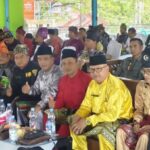Doc. Pelaksana acara dan pengurus GOLA bersama perwakilan Pemkab Bengkalis, terlihat beberapa tokoh adat dan tamu undangan yang hadir dalam kegiatan syukuran dan peringatan Hari Sumpah Pemuda di Gedung Desprindak Kabupaten Bengkalis. (Foto: Rusdi).