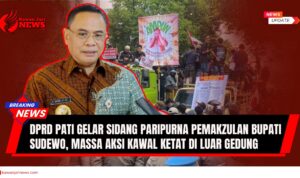 Doc. Ilustrasi Bupati Pati, Sudewo dengan latar belakang terlihat suasana demonstrasi masyarakat yang mengawal jalannya sidang hak angket pemakzulan di sekitar Gedung DPRD Pati. Ilustrasi ini merepresentasikan ketegangan politik dan dinamika demokrasi di tingkat daerah Kabupaten Pati. (Sumber Foto: Rakyat Merdeka).